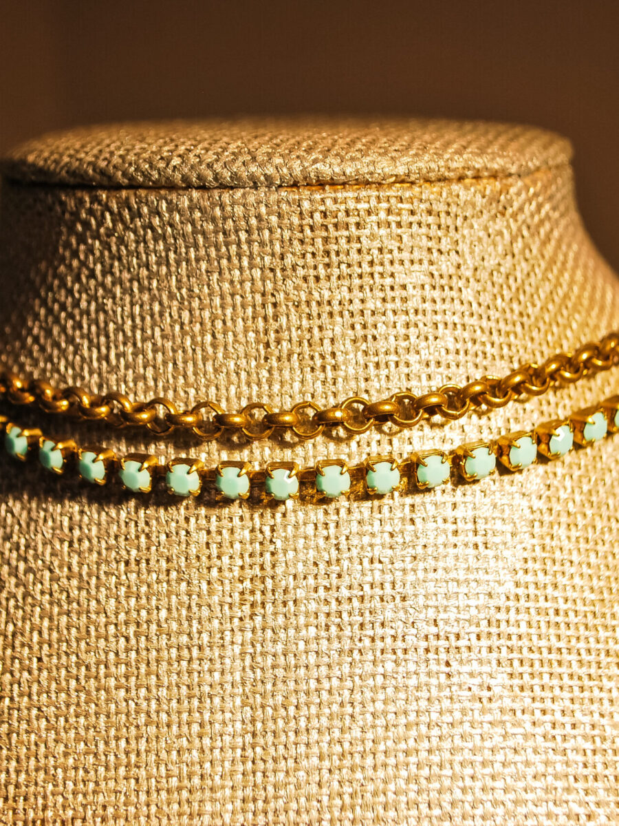 Choker con Piccoli Cristalli Collorati Celeste